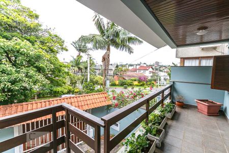 Casa à venda com 385m², 3 quartos e 3 vagas Casa à venda com 385m², 3 quartos e 3 vagasvaranda