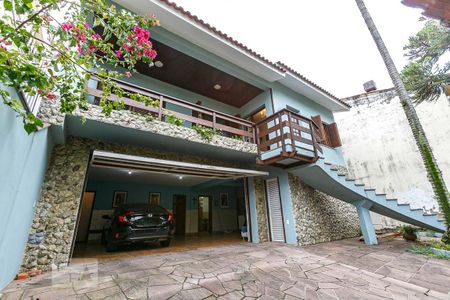 Casa à venda com 385m², 3 quartos e 3 vagas Casa à venda com 385m², 3 quartos e 3 vagasFachada