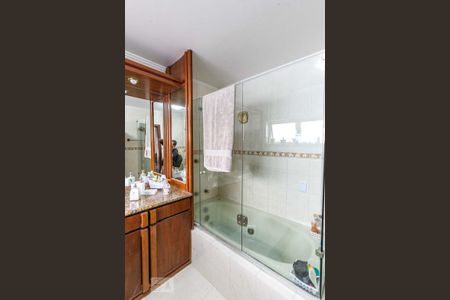 Casa à venda com 385m², 3 quartos e 3 vagas Casa à venda com 385m², 3 quartos e 3 vagasBanheiro da Suíte