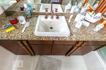 Casa à venda com 385m², 3 quartos e 3 vagas Casa à venda com 385m², 3 quartos e 3 vagasBanheiro da Suíte