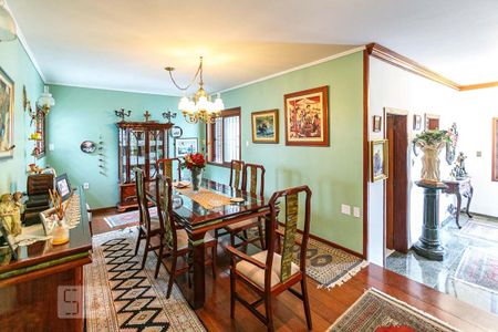 Casa à venda com 385m², 3 quartos e 3 vagas Casa à venda com 385m², 3 quartos e 3 vagasSala de Jantar