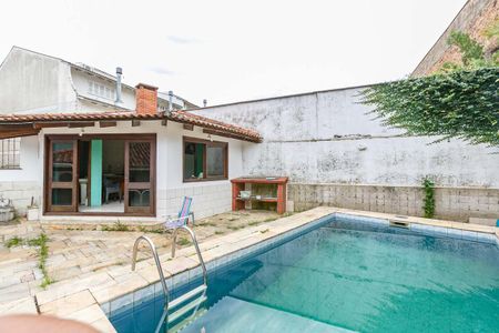 Casa à venda com 385m², 3 quartos e 3 vagas Casa à venda com 385m², 3 quartos e 3 vagasPiscina