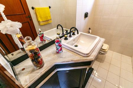 Casa à venda com 385m², 3 quartos e 3 vagas Casa à venda com 385m², 3 quartos e 3 vagasLavabo
