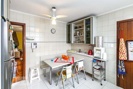 Casa à venda com 385m², 3 quartos e 3 vagas Casa à venda com 385m², 3 quartos e 3 vagasCozinha