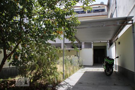 Garagem de casa para alugar com 4 quartos, 187m² em Curicica, Rio de Janeiro
