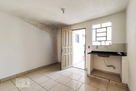Sala / Cozinha de casa para alugar com 1 quarto, 40m² em Parque Pinheiros, Taboão da Serra
