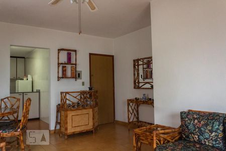 Sala de casa de condomínio para alugar com 2 quartos, 93m² em Vila Tupi, Praia Grande