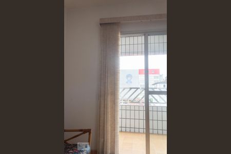 Sala de casa de condomínio para alugar com 2 quartos, 93m² em Vila Tupi, Praia Grande