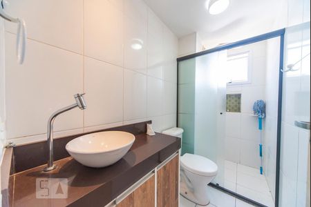 Banheiro de apartamento para alugar com 2 quartos, 54m² em Vila Homero Thon, Santo André