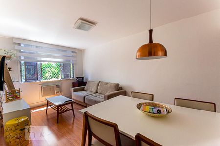 Apartamento à venda com 102m², 2 quartos e 1 vagaSala