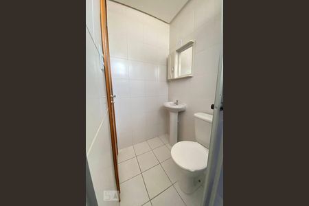 Banheiro de kitnet/studio para alugar com 1 quarto, 34m² em Centro, São Leopoldo