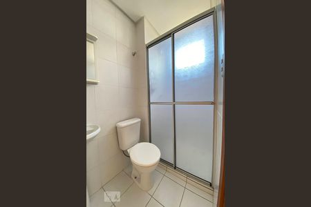 Banheiro de kitnet/studio para alugar com 1 quarto, 34m² em Centro, São Leopoldo