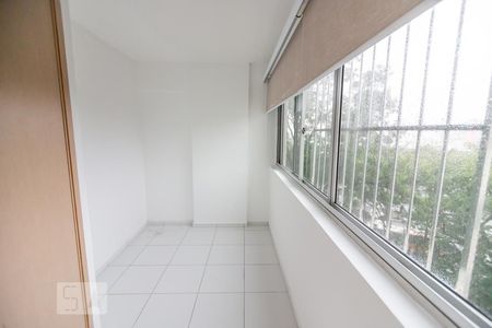 Quarto 2 de apartamento para alugar com 2 quartos, 53m² em Jardim Bandeirantes, São Paulo