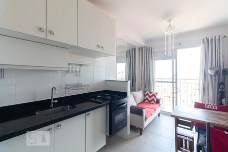 Sala e cozinha de apartamento para alugar com 1 quarto, 31m² em Vila Ema, São Paulo