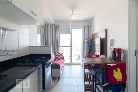 Sala e cozinha de apartamento para alugar com 1 quarto, 31m² em Vila Ema, São Paulo