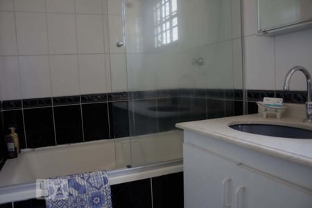 Casa para alugar com 120m², 3 quartos e 1 vaga Casa para alugar com 120m², 3 quartos e 1 vagaBanheiro