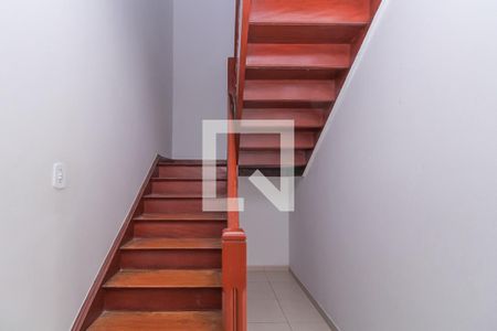 Escada de casa para alugar com 2 quartos, 117m² em Vila Bela, São Paulo