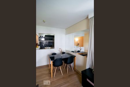 Sala de kitnet/studio para alugar com 1 quarto, 57m² em Cidade Monções, São Paulo