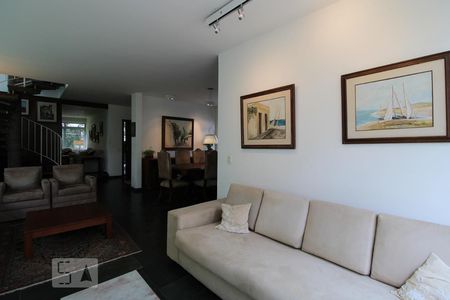 Sala de casa de condomínio à venda com 3 quartos, 215m² em Vila Elvira, São Paulo