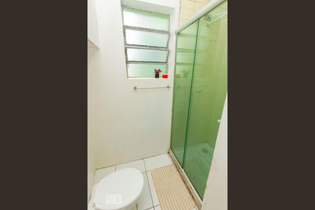 Banheiro de apartamento para alugar com 1 quarto, 35m² em Jardim Carvalho, Porto Alegre