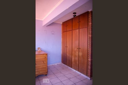 Casa à venda com 290m², 4 quartos e 6 vagas Casa à venda com 290m², 4 quartos e 6 vagasQuarto 4