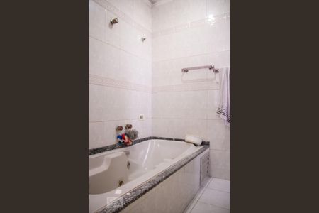 Casa à venda com 290m², 4 quartos e 6 vagas Casa à venda com 290m², 4 quartos e 6 vagasBanheiro do Quarto 1