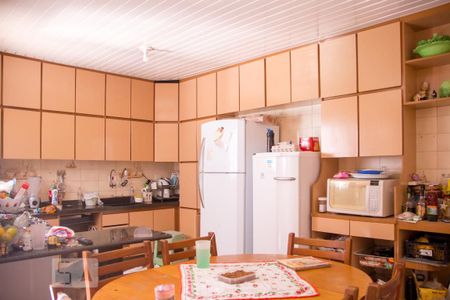 Casa à venda com 290m², 4 quartos e 6 vagas Casa à venda com 290m², 4 quartos e 6 vagasCozinha