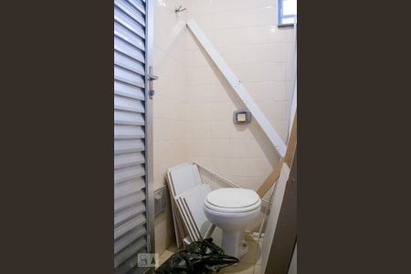 Casa à venda com 290m², 4 quartos e 6 vagas Casa à venda com 290m², 4 quartos e 6 vagasBanheiro de Serviço