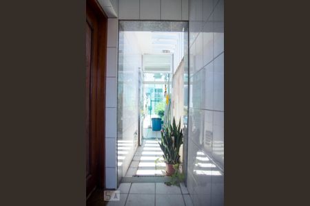 Casa à venda com 290m², 4 quartos e 6 vagas Casa à venda com 290m², 4 quartos e 6 vagasCorredor Lateral