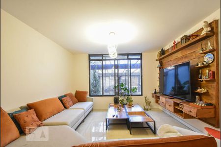 Sala de Estar de casa para alugar com 2 quartos, 120m² em Vila Cordeiro, São Paulo