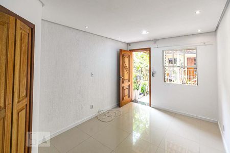 Sala de casa para alugar com 1 quarto, 89m² em Guarujá, Porto Alegre