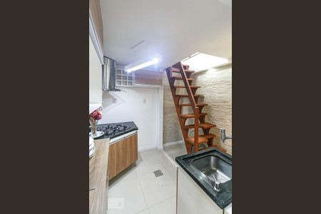 Cozinha de casa à venda com 1 quarto, 89m² em Guarujá, Porto Alegre