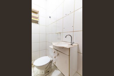 Banheiro de casa para alugar com 1 quarto, 30m² em Jardim Miriam, São Paulo