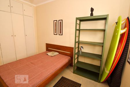 Quarto de apartamento para alugar com 1 quarto, 65m² em Parque Enseada, Guarujá