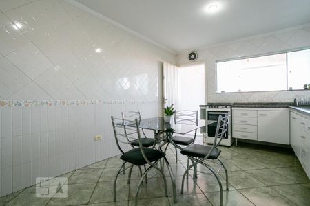 Casa à venda com 320m², 4 quartos e 6 vagas Casa à venda com 320m², 4 quartos e 6 vagasCozinha