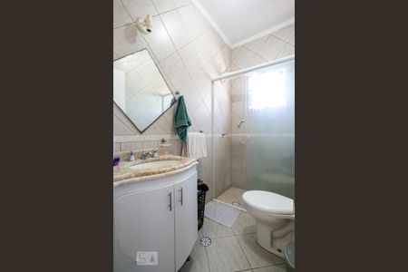 Casa à venda com 320m², 4 quartos e 6 vagas Casa à venda com 320m², 4 quartos e 6 vagasBanheiro da suíte 2