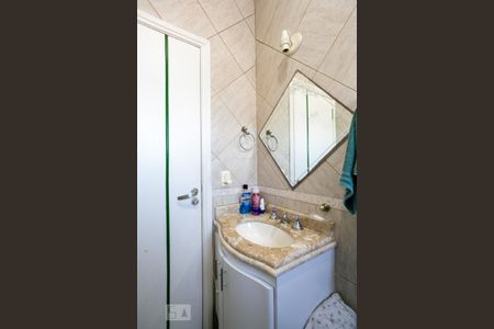 Casa à venda com 320m², 4 quartos e 6 vagas Casa à venda com 320m², 4 quartos e 6 vagasBanheiro da suíte 2