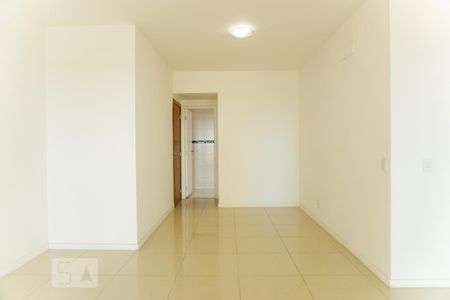 Sala de apartamento para alugar com 3 quartos, 136m² em Barra da Tijuca, Rio de Janeiro