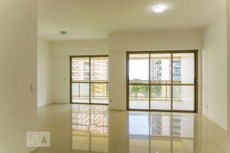 Sala de apartamento para alugar com 3 quartos, 136m² em Barra da Tijuca, Rio de Janeiro