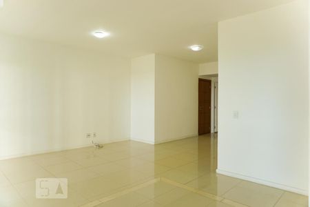 Sala de apartamento para alugar com 3 quartos, 136m² em Barra da Tijuca, Rio de Janeiro