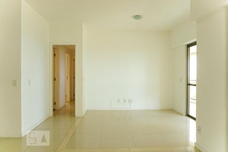 Sala de apartamento para alugar com 3 quartos, 136m² em Barra da Tijuca, Rio de Janeiro