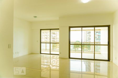 Sala de apartamento para alugar com 3 quartos, 136m² em Barra da Tijuca, Rio de Janeiro