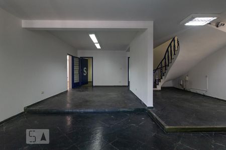 Sala de casa para alugar com 6 quartos, 240m² em Vila Tramontano, São Paulo