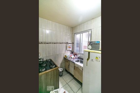 Cozinha de casa de condomínio à venda com 2 quartos, 50m² em Guarujá, Porto Alegre