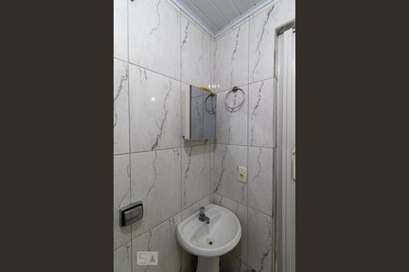 Banheiro - Pia de casa para alugar com 1 quarto, 25m² em Vila Romero, São Paulo