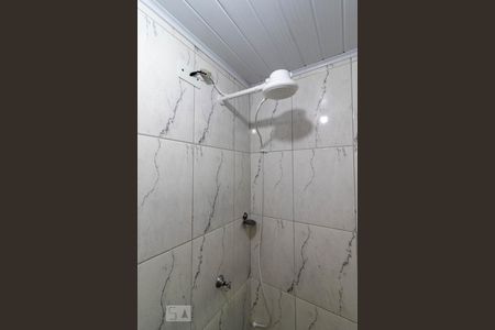 Banheiro - Chuveiro Elétrico de casa para alugar com 1 quarto, 25m² em Vila Romero, São Paulo