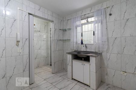 Cozinha de casa para alugar com 1 quarto, 25m² em Vila Romero, São Paulo