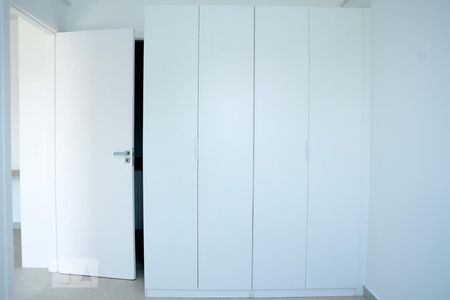 Quarto de apartamento para alugar com 1 quarto, 35m² em Granja Viana, Cotia