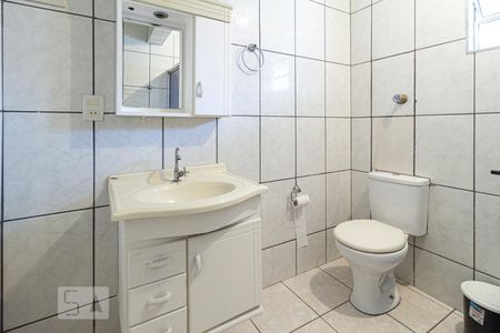 Banheiro de casa para alugar com 2 quartos, 70m² em Santa Maria, Osasco