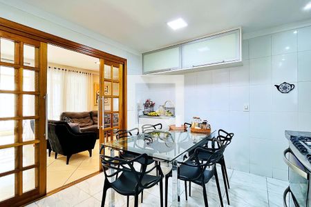 Apartamento à venda com 127m², 3 quartos e 3 vagas Apartamento à venda com 127m², 3 quartos e 3 vagasCozinha